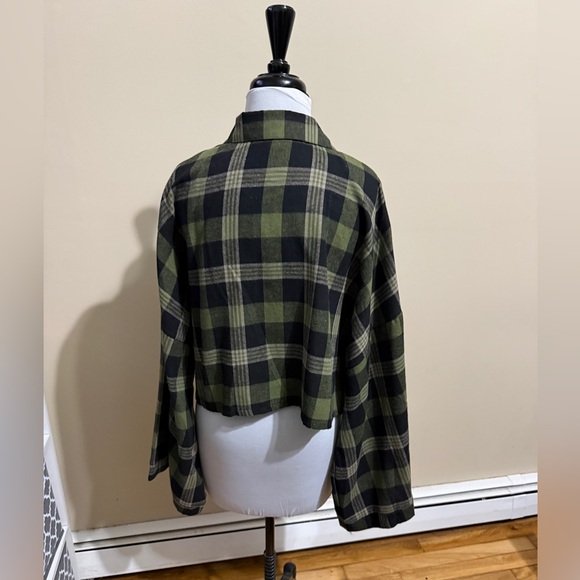 Women’s wide sleeve snap front green plaid shirt, worn once. - Picture 3 of 8